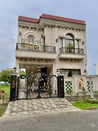 OUTCLASS 5 MARLA LUXURY HOUSE AVAILABLE FOR RENT IN DHA PHASE 9