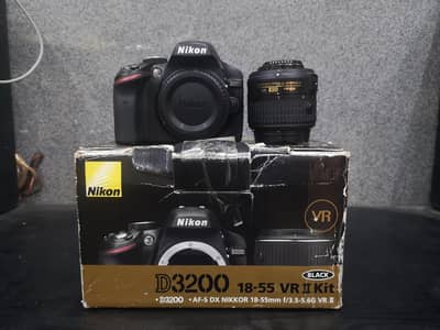 nikon D3200 with kit lenz 18/55 ( 10/10 Condition. jast like new