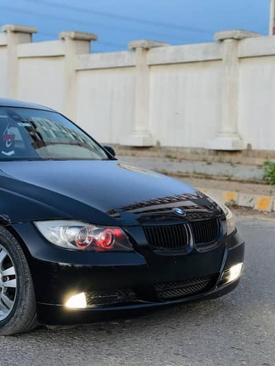 BMW 320i 2005 model
