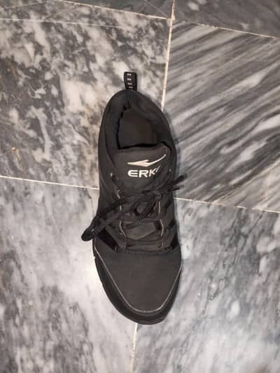 Erke men's running shoes in new condition best quality  looking as new