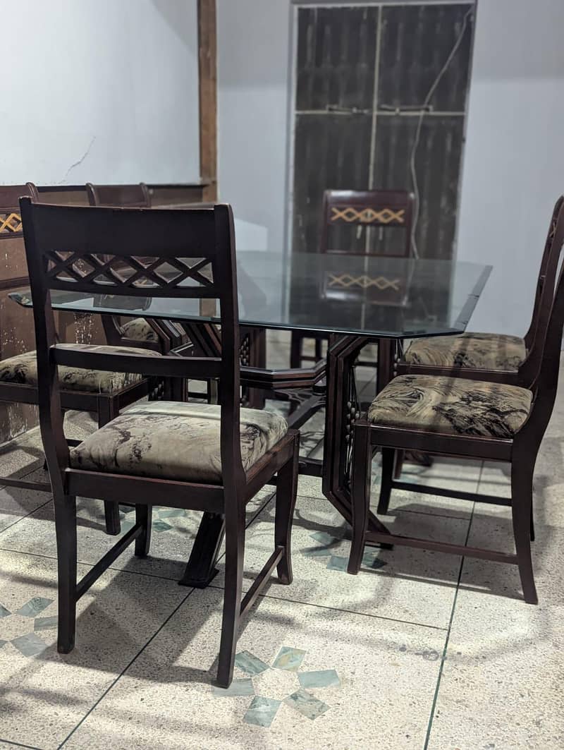 Dining table 0