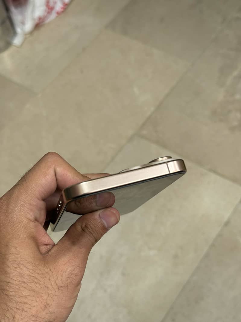 IPHONE 16 PRO MAX 1