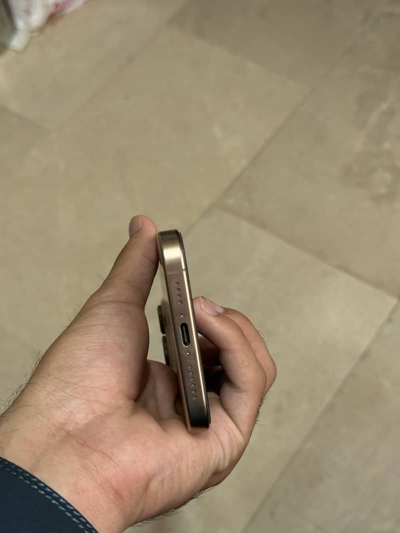IPHONE 16 PRO MAX 7