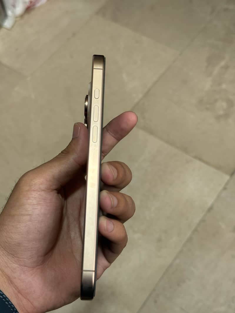 IPHONE 16 PRO MAX 8