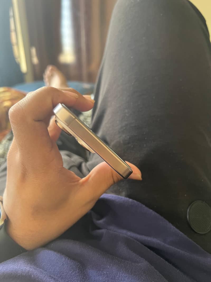 Iphone 16 pro 4