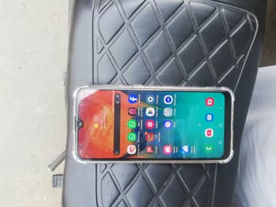 samsung galaxy A30 4/64 ok hai chalta hai 03180888195