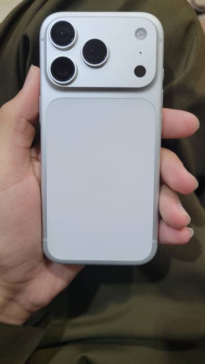 iphone 17 pro - silver white