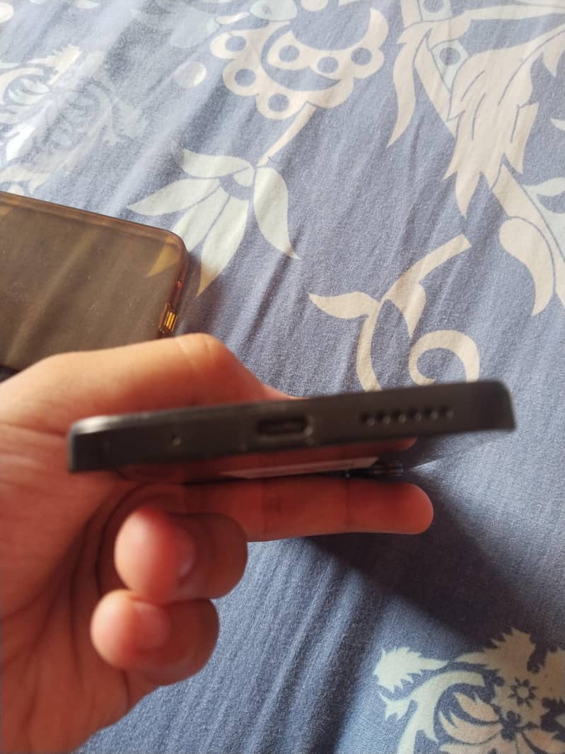 with box with changer with data cable 3