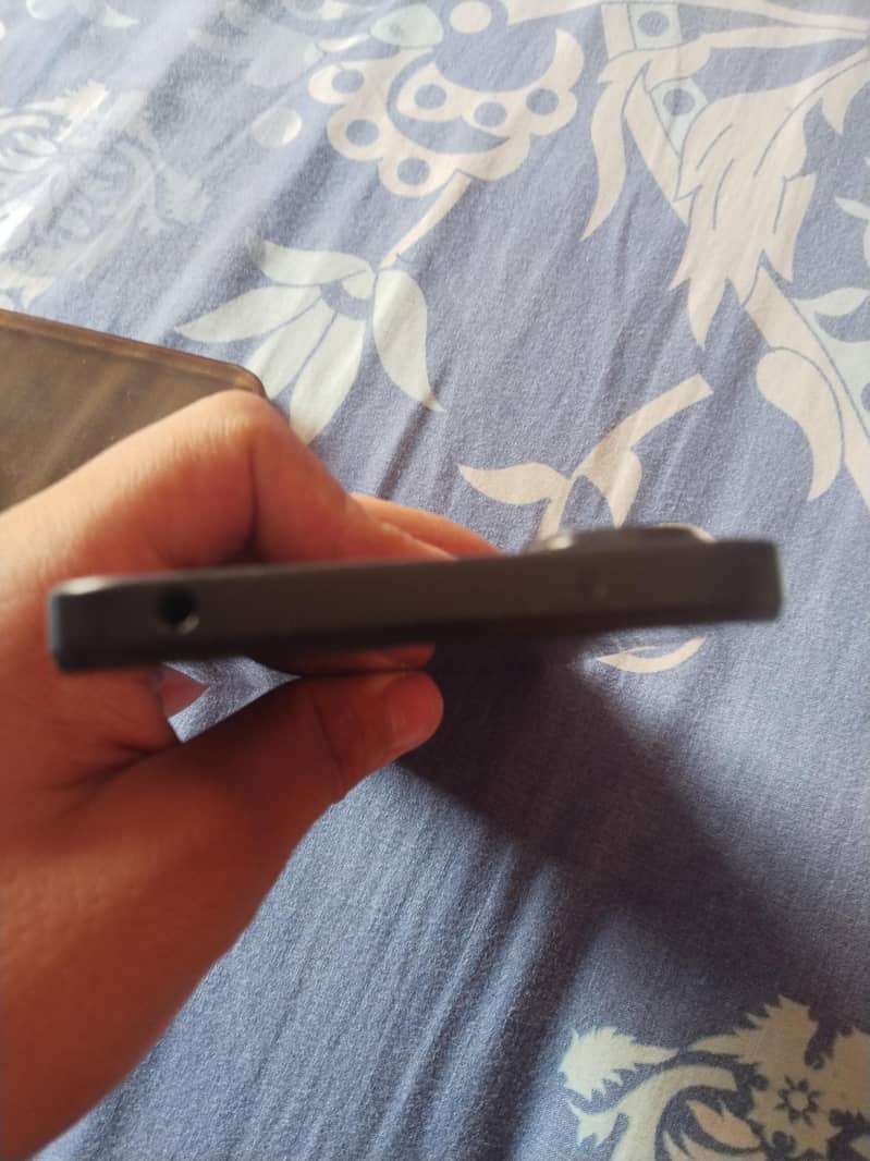 with box with changer with data cable 4