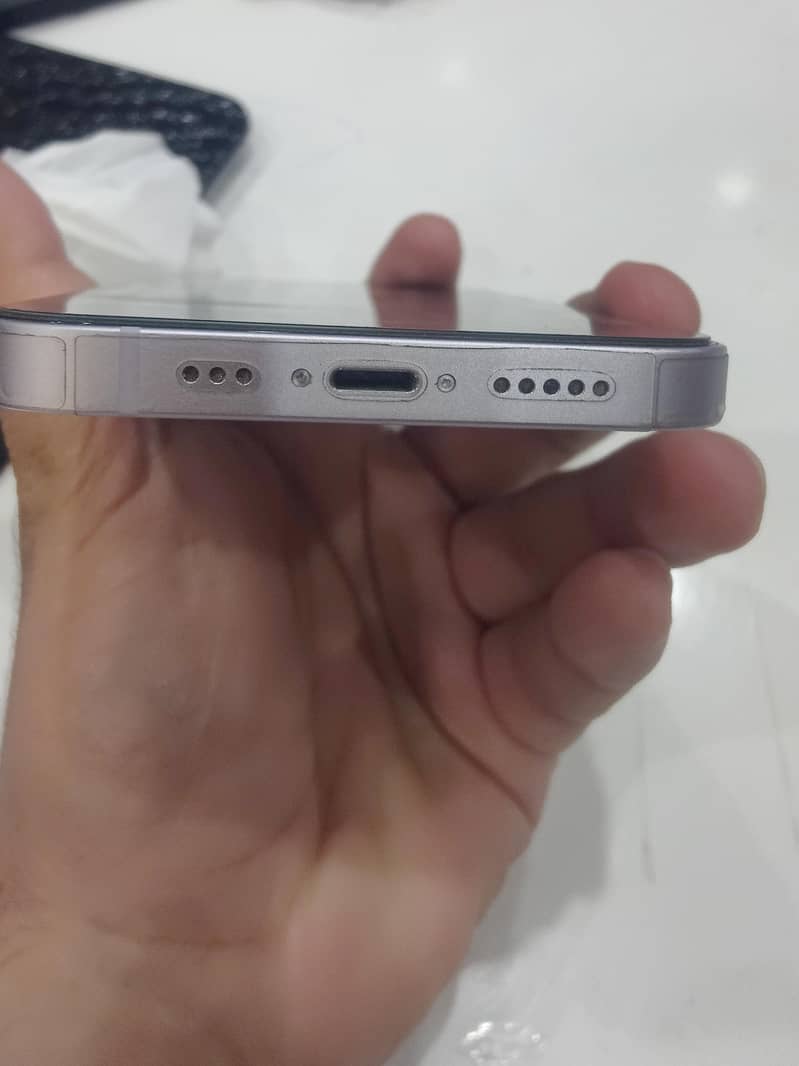 Iphone 14 10/10 condition 1