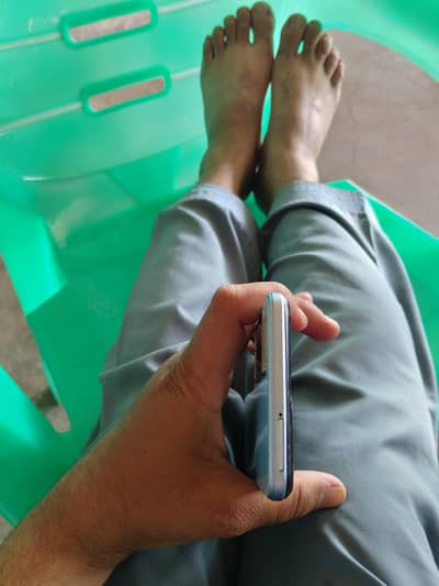 Vivo y33s 8gb ram 128 gb memory thora sa camera ganda hy phone aur box
