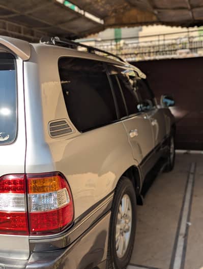 V 8 land cruiser