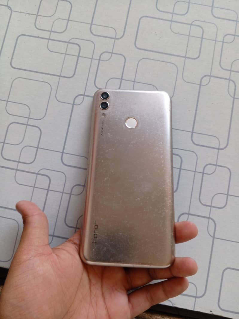 Honor 8C 1