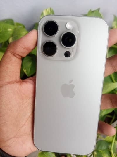 iPhone 16 Pro 256GB 100% health 75 Cycle Counts Non Boosted
