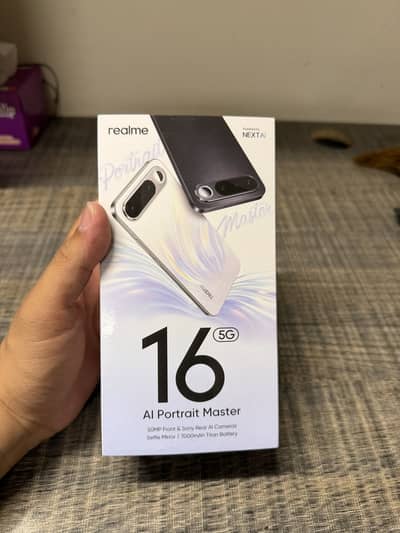 Realme 16 5G box open