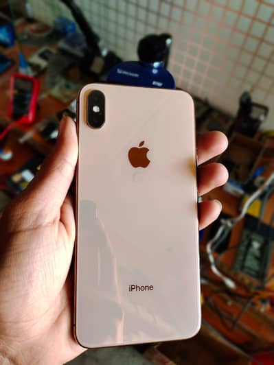I phone xs 64 gb non pta colour gold battery 100 percentage