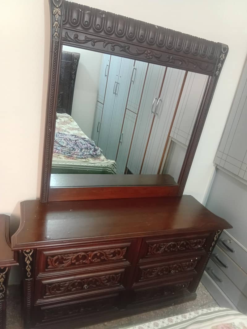 dressing table 0