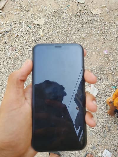 iPhone 11 battre health 84 black clouer all ok 10 by 10 conditions