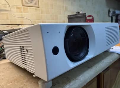 Sanyo Japanese  Projector in 10/10 condition