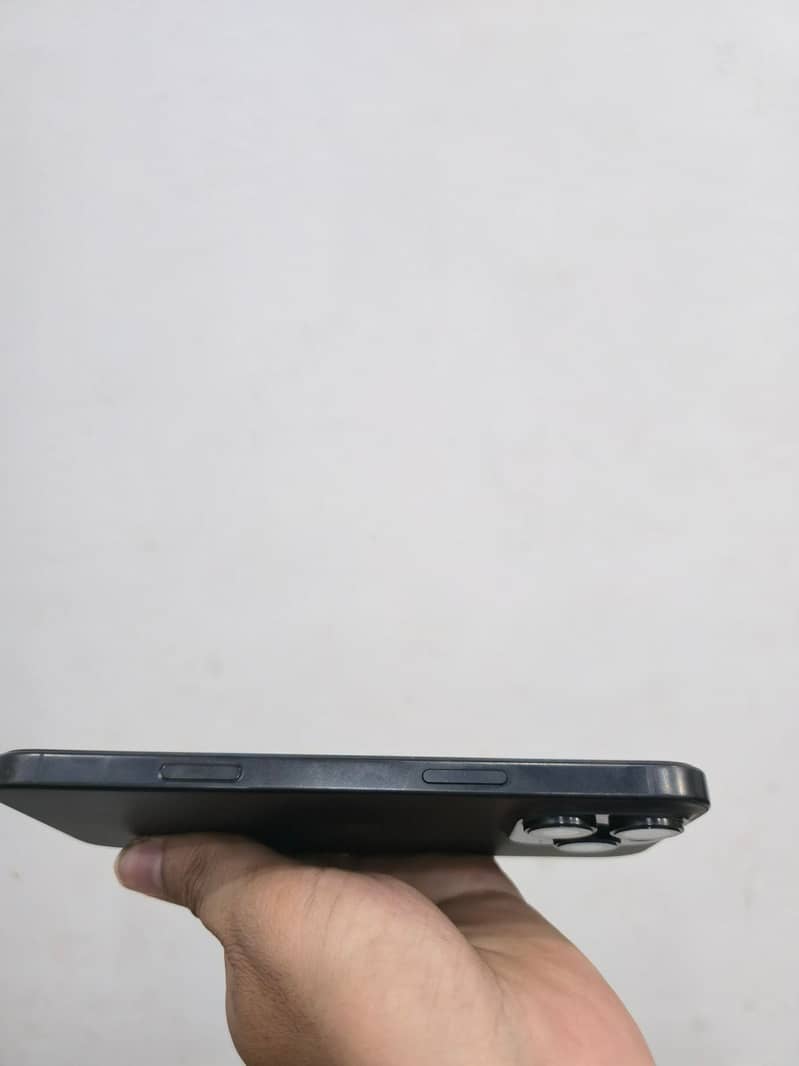 Iphone 16 pro max 3