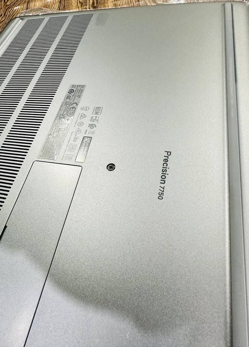 Dell precision 7750 9