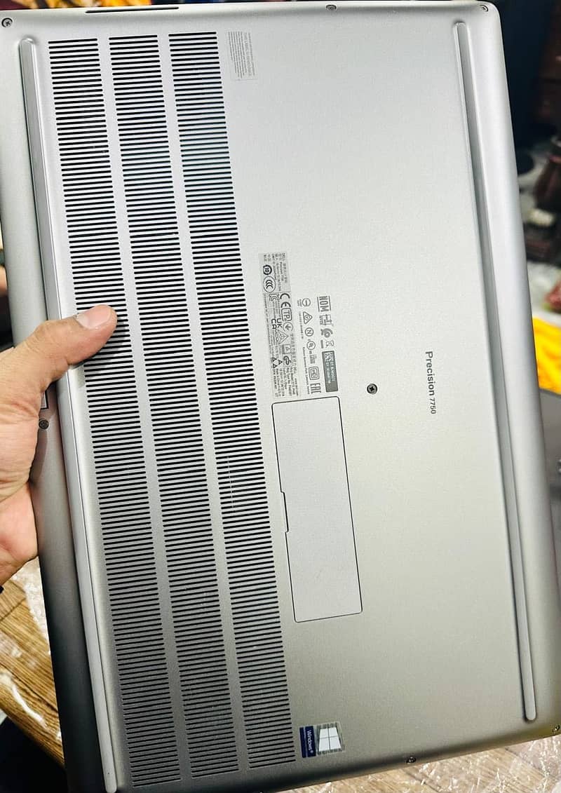 Dell precision 7750 10