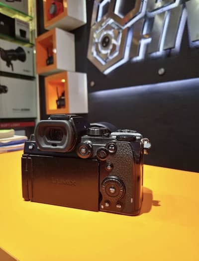 Lumix s5 full frame mirrorless camera