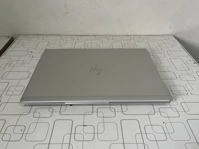 HP Elite Book , coure I-5 8th gen .