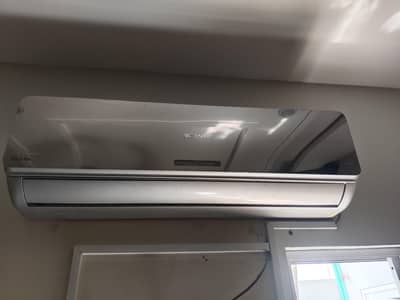Orient AC Mirror Black 1.5 Ton