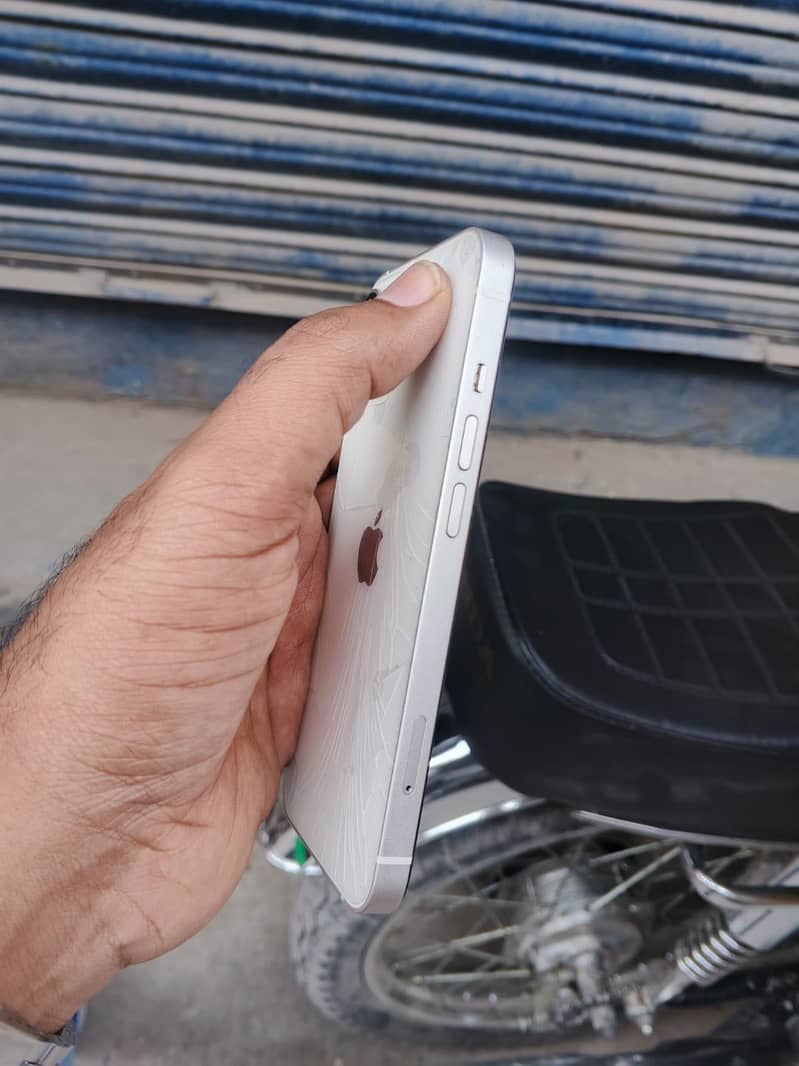 iPhone 13 2