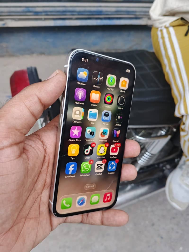 iPhone 13 5