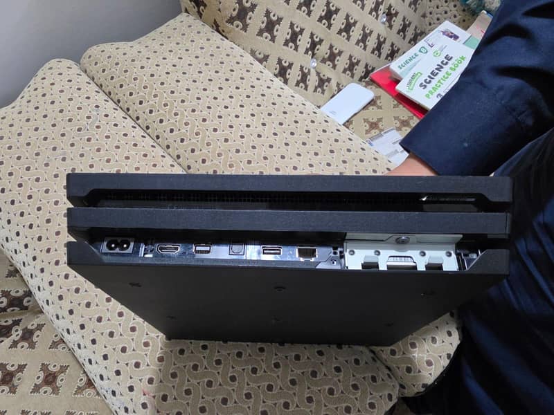PS4 PRO 3