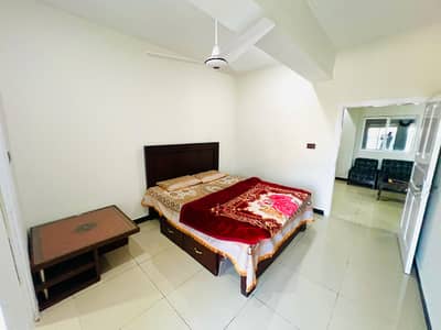 2 BED ON DALY AND MONTHLY FURNISHED FLAT FOR RENT F-17 ISLAMABAD ALL FACILITY AVAILABLE