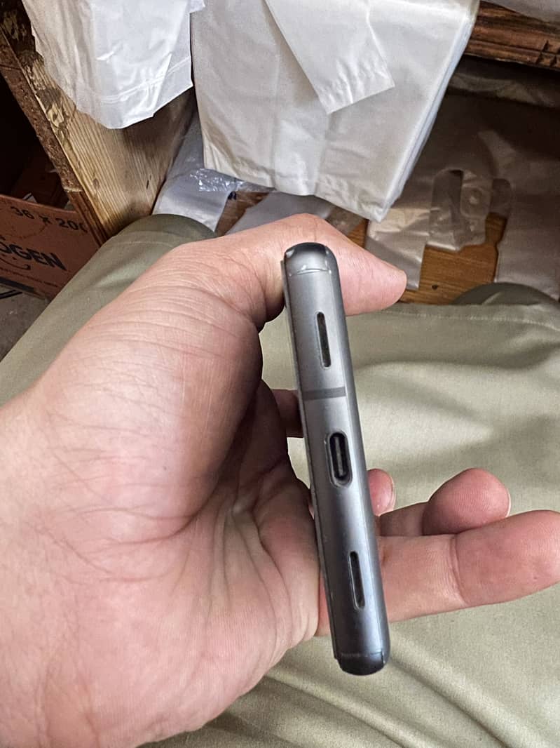 Google pixel. 7a 3
