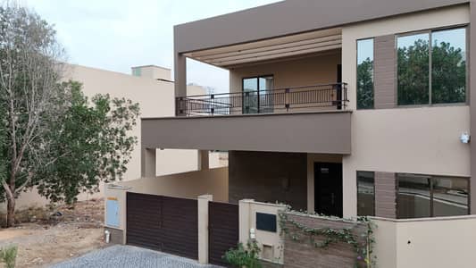 272 Sq Yd Luxury 4-Bedroom Villa for Rent Overseas Block, Precinct-1, Bahria Town Karachi, with Park, Mosque, Shopping Gallery & Commercial nearby just 1 min drive from Main Entrance.