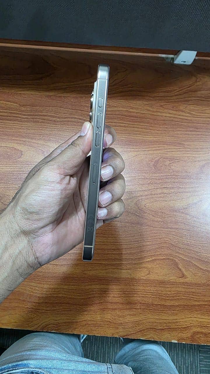 Iphone 16 Pro Max 4