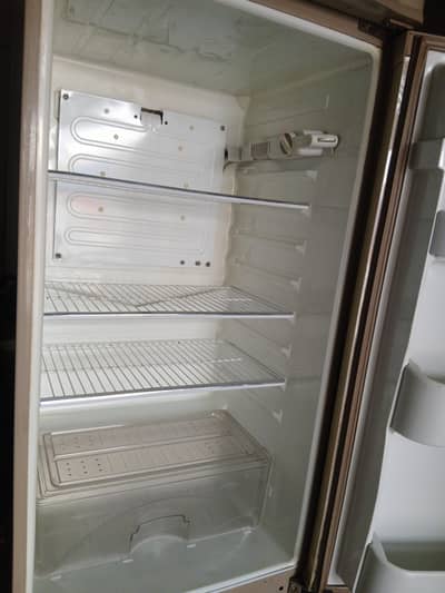 dawlance full size fridge good condition