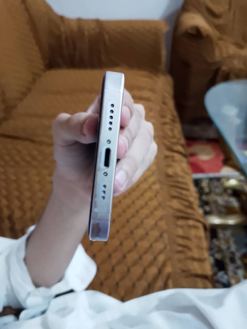 Iphone 14 simple jv 4