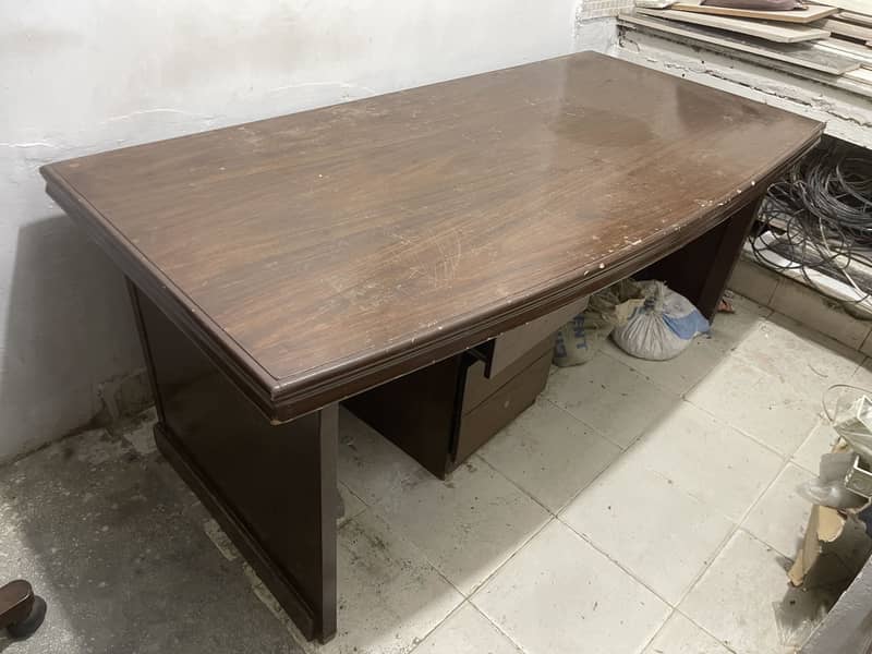 Table & chair 0