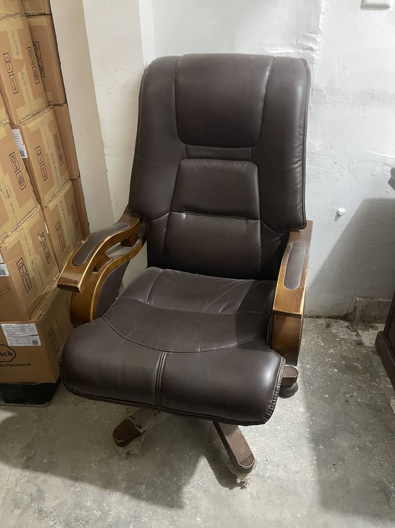 Table & chair 2