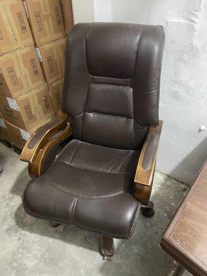 Table & chair 3
