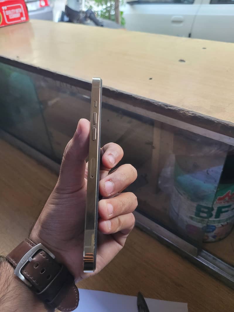 Iphone 12 pro max 2