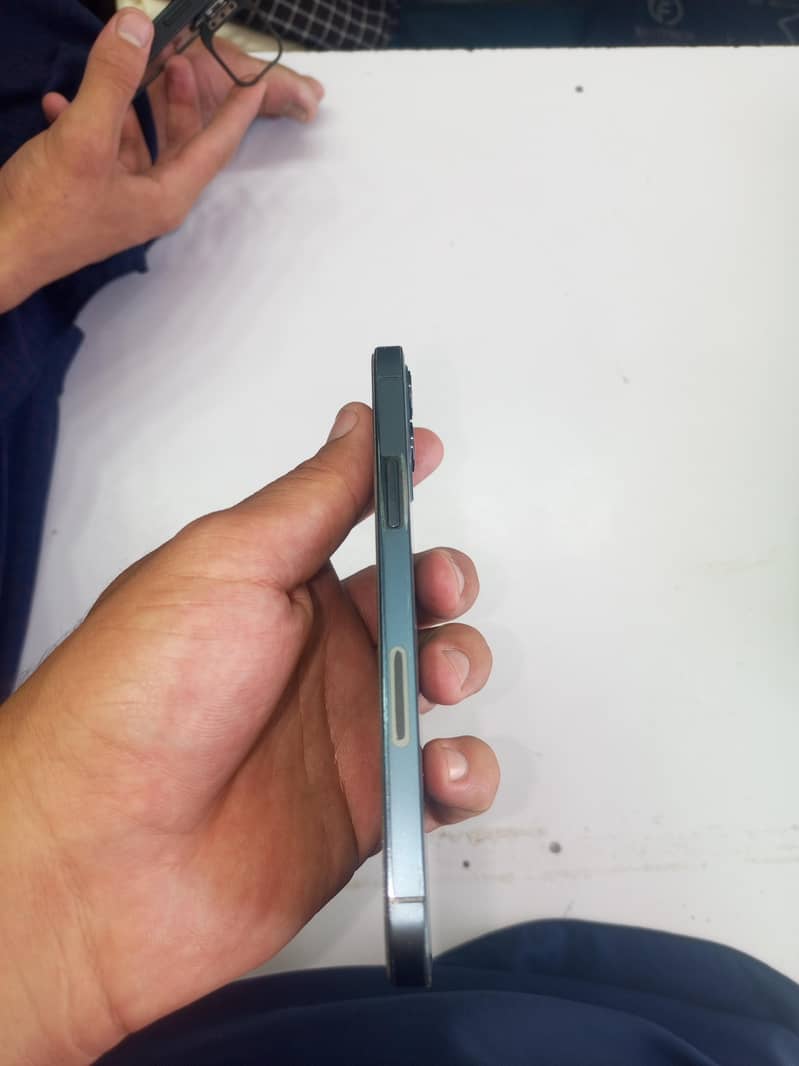 iphone 12 pro 4