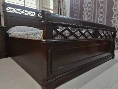 Solid thick Sheesham king size bed, self made design from Interwood