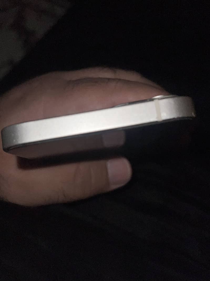 Iphone 13 4