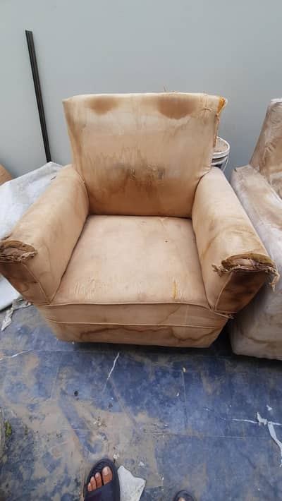 Old Sofa 1+1 . Just need to poshish again. Pure wooden.