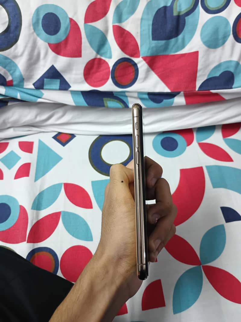 iphone xs 3