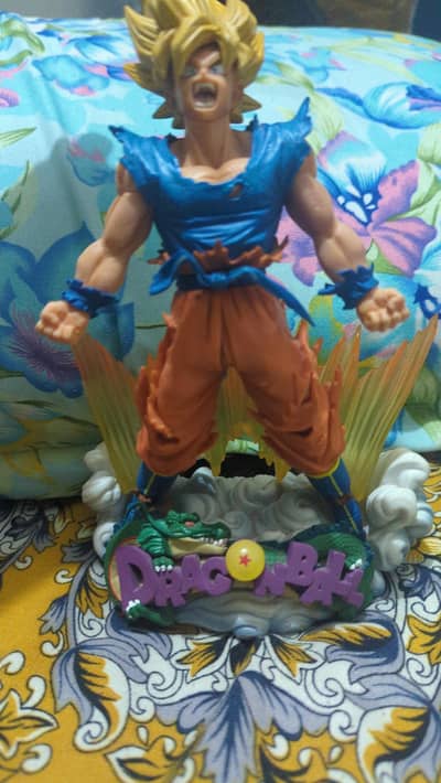GOKU SUPER SAYIAN 1 ACTION FIGURE
