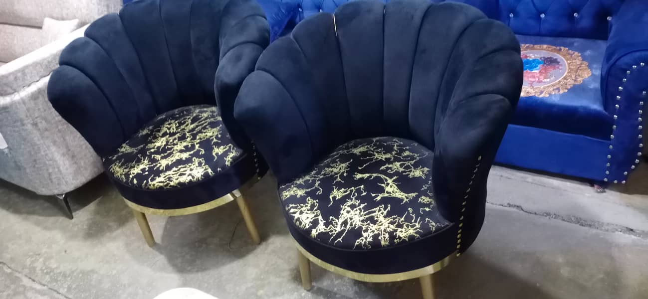 2 chairs 1 table set 0