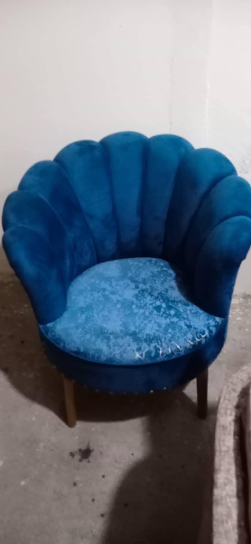 2 chairs 1 table set 1